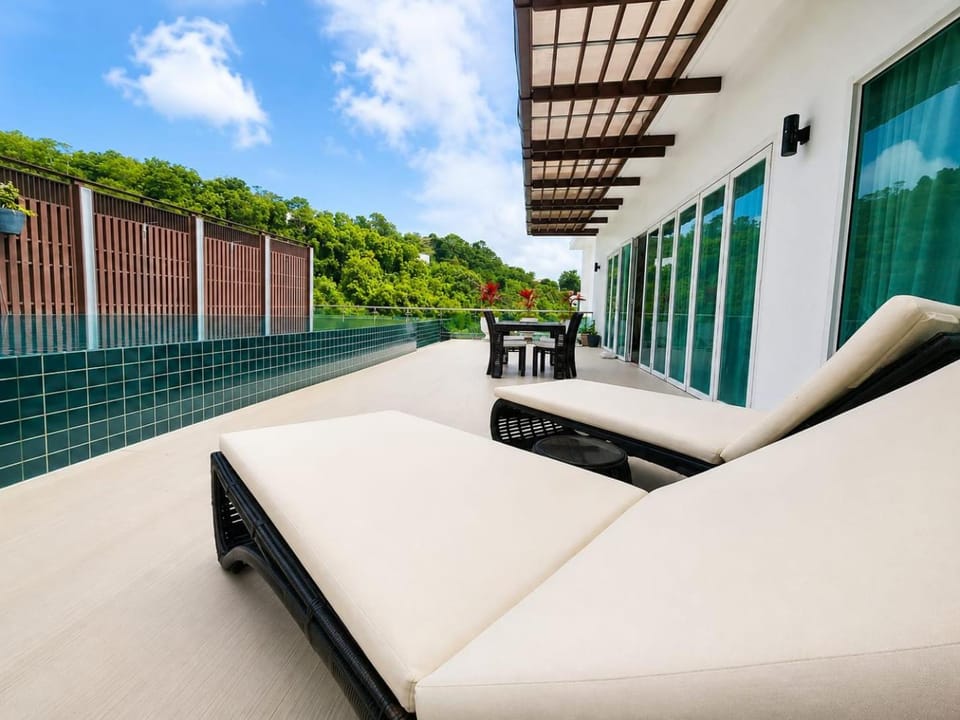 Balcony/Terrace, sunbed
