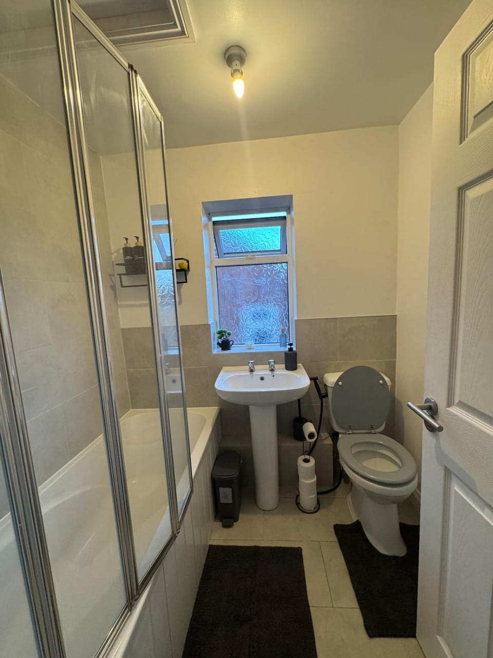 Cozy Double Room -Shared Bathroom-Free Parking Vacation rental in Telford
