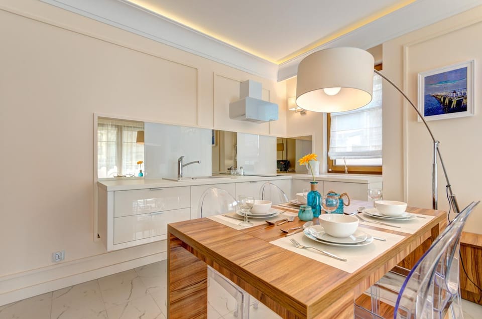 Food and drinks, Dining area