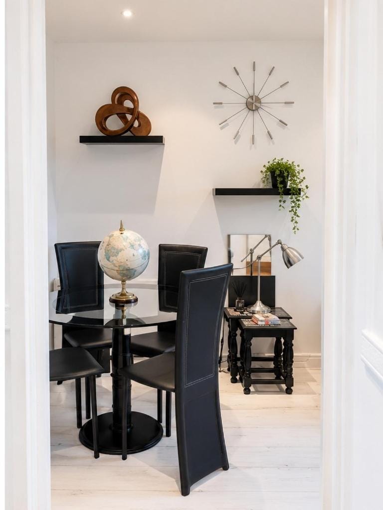StayKettering! Contractor Friendly Apartment - Free Wi-Fi, Central Location Apartment in Kettering