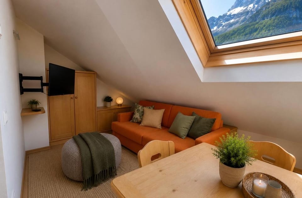 TV and multimedia, Living room, Evening entertainment, internet