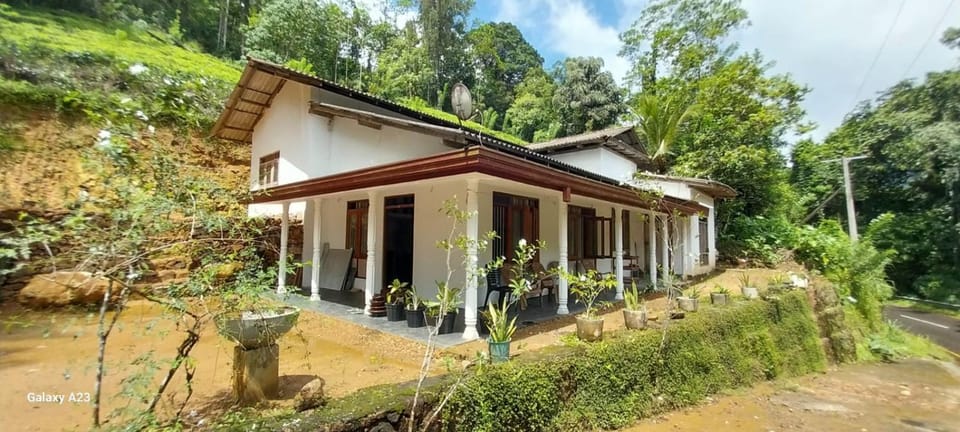 White house Vacation rental in Southern Province