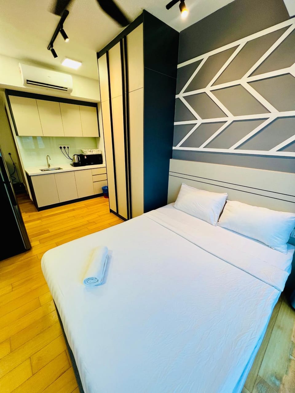 Bed, Kitchen or kitchenette, Bedroom, towels