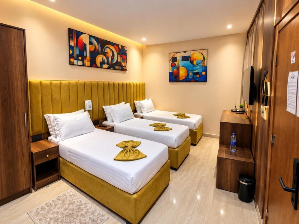 Bed, TV and multimedia, Photo of the whole room, Seating area, Bedroom, towels, wardrobe
