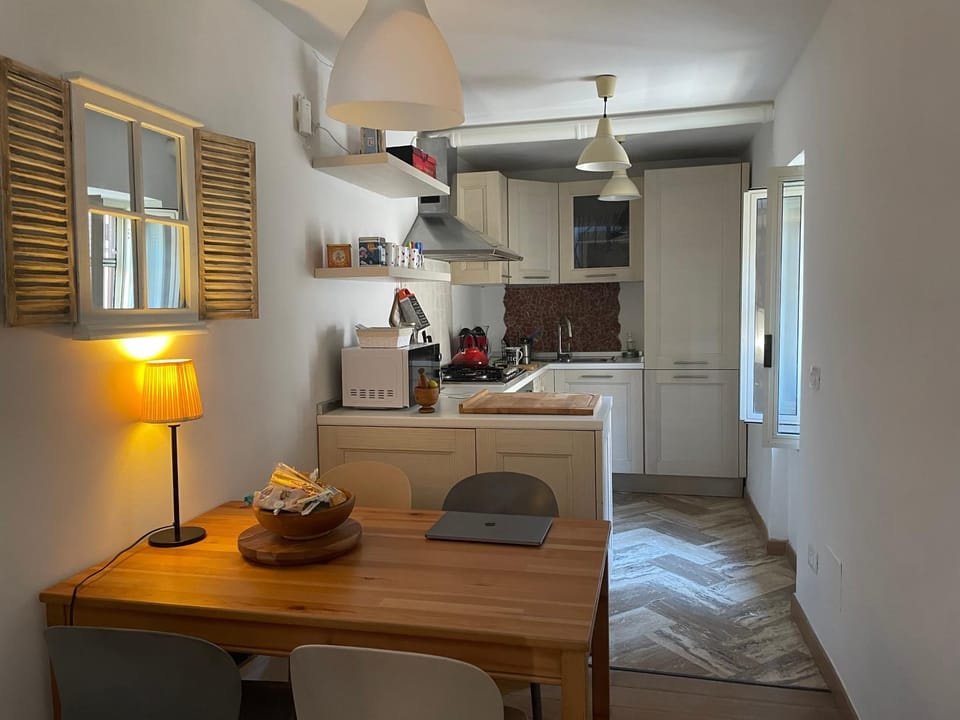 Kitchen or kitchenette, Seating area, Dining area, kitchen