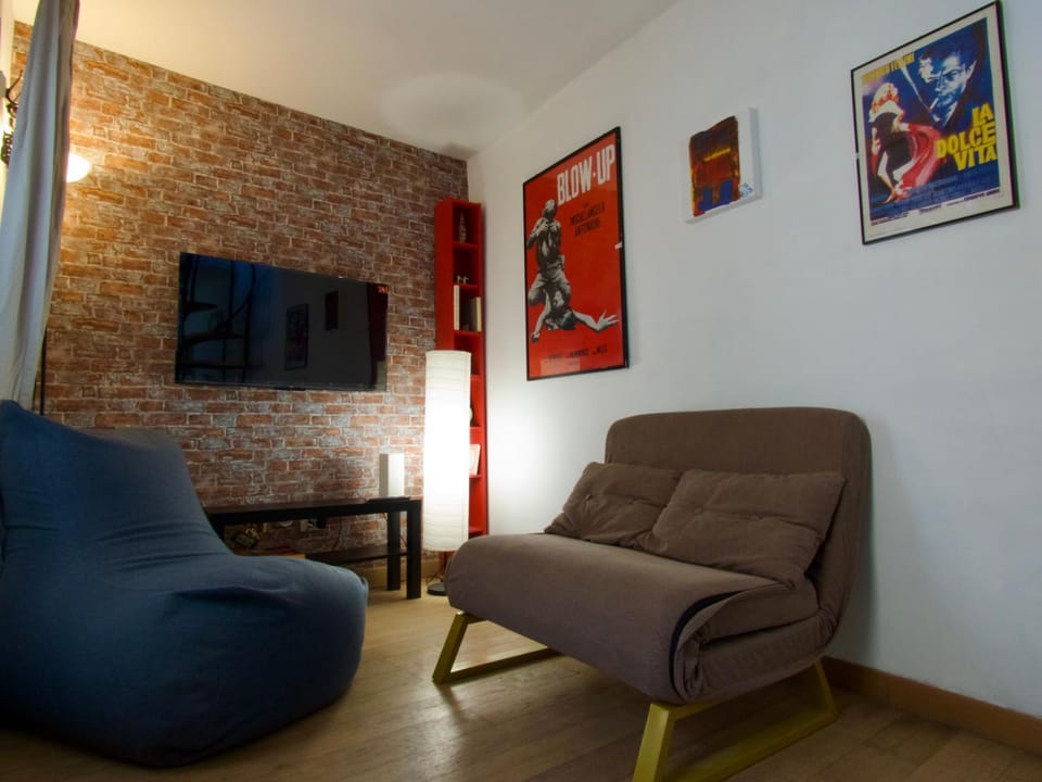 TV and multimedia, Living room, Seating area
