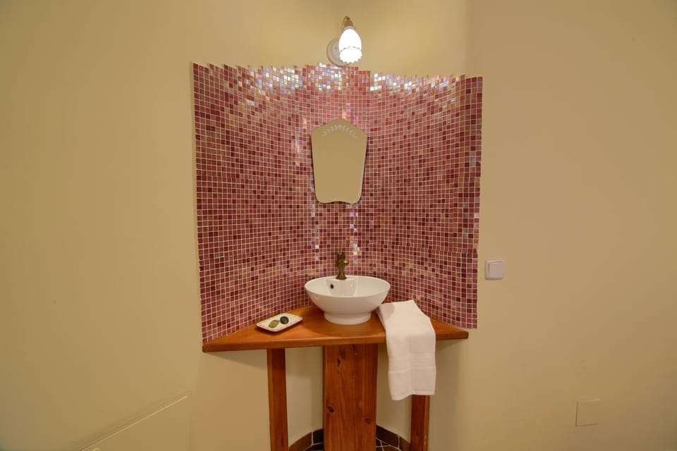Bathroom, towels