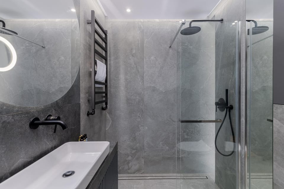 Shower, Bathroom, towels