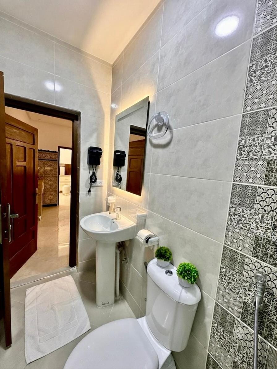 Toilet, Bathroom