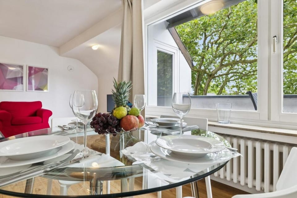 Living room, Dining area, Food