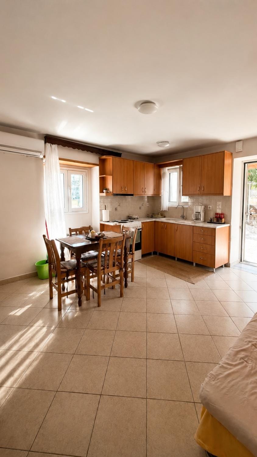 Φωτεινό εξοχικό με κήπο House in Euboea