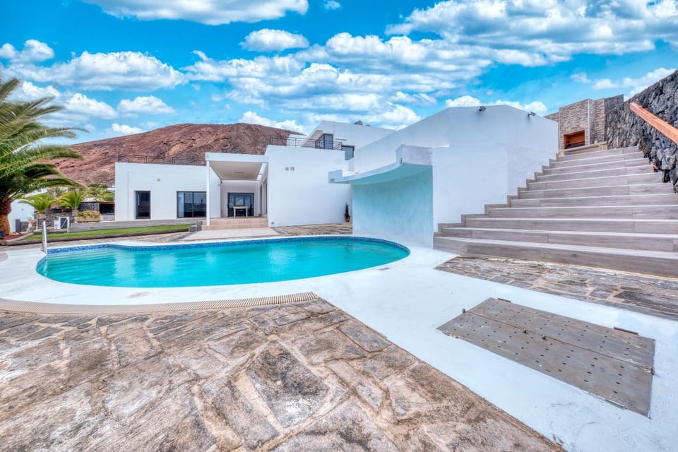 Property building, Mountain view, Pool view, Swimming pool