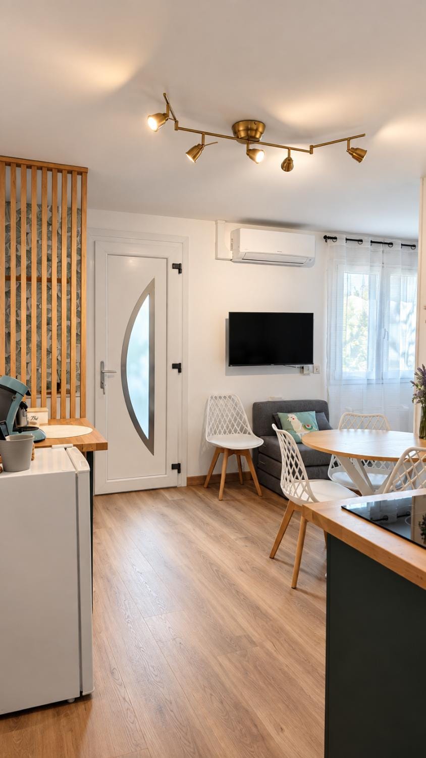 TV and multimedia, Kitchen or kitchenette, Dining area