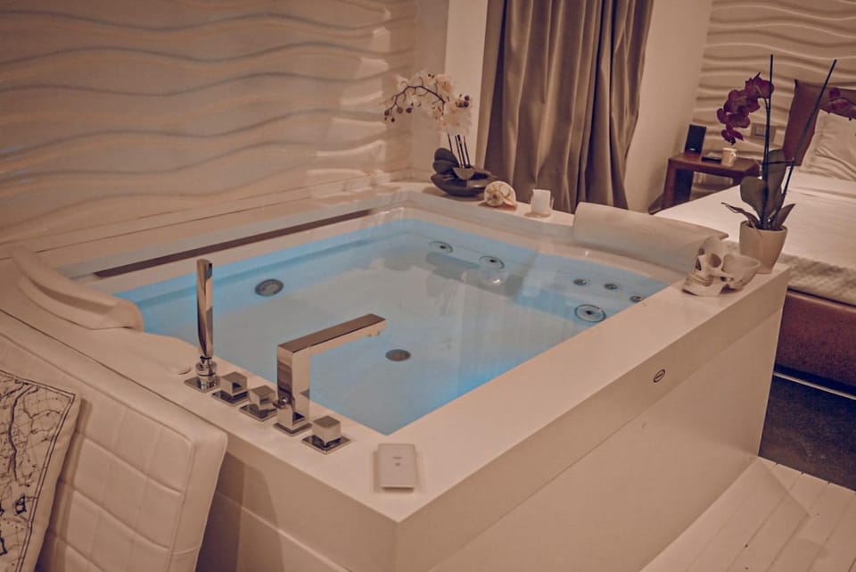 Hot Tub, Bath