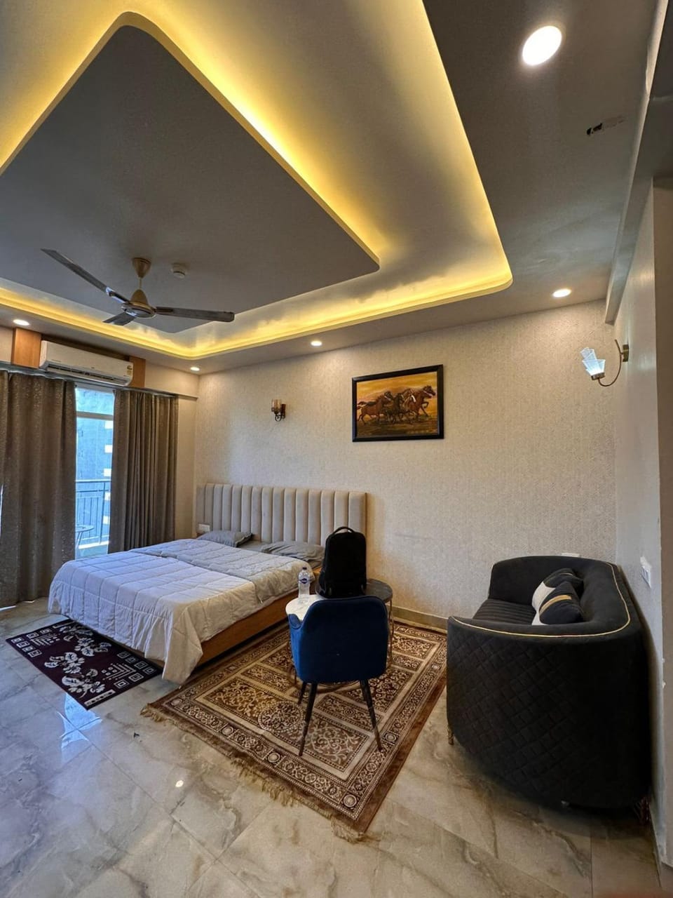 The sunlight studio Apartment in Noida