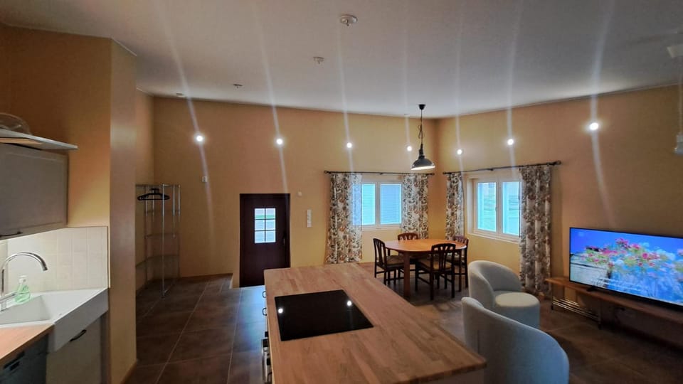 Kitchen or kitchenette, Living room