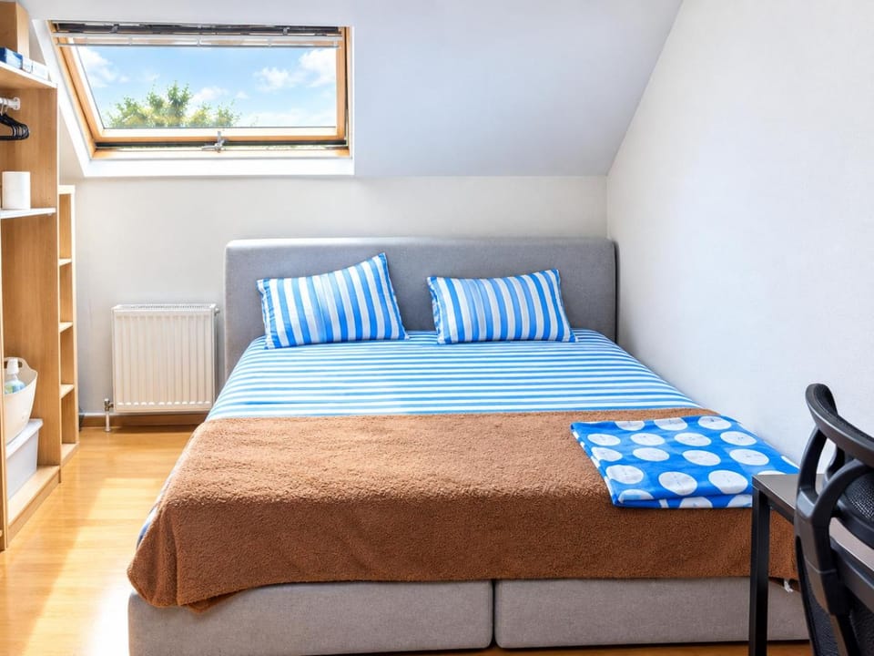 Chambre à Bruxelles jette avec espace de travail et wifi gratuit Vacation rental in Brussels