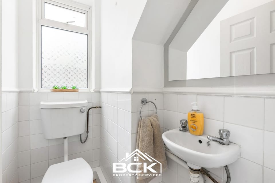 Brighton 4BR, 2x Parking, Sleeps 6 House in Hove