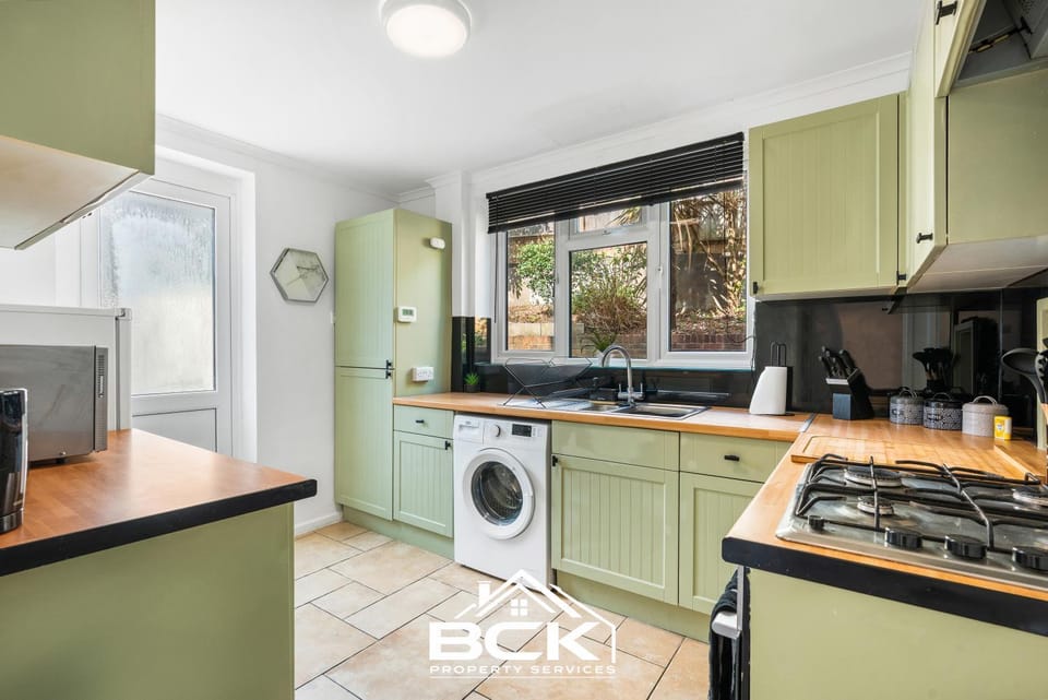 Kitchen or kitchenette, oven, stove, toaster, washing machine