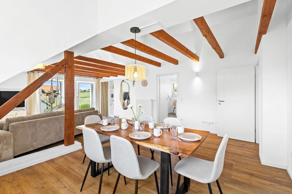 Seating area, Dining area, Food