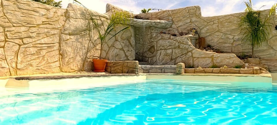 Day, Swimming pool
