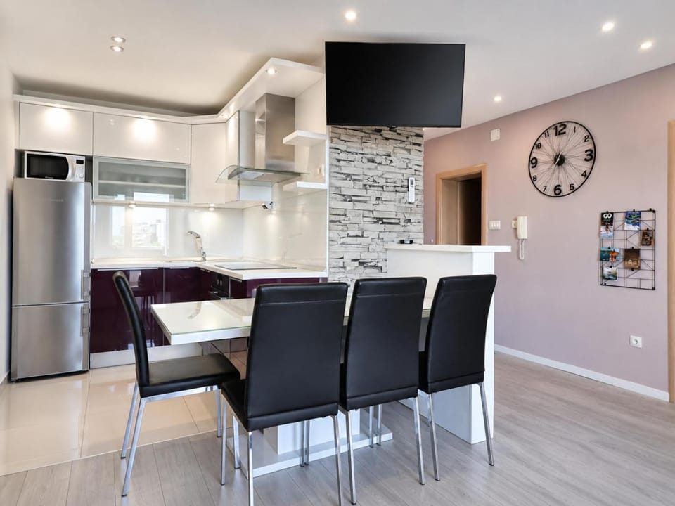 TV and multimedia, Dining area
