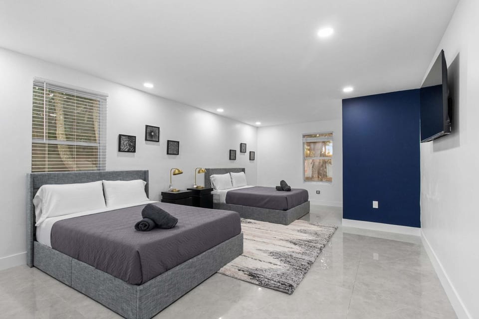 Stylish Delray 3BR with Pool Hammocks & Games House in Delray Beach