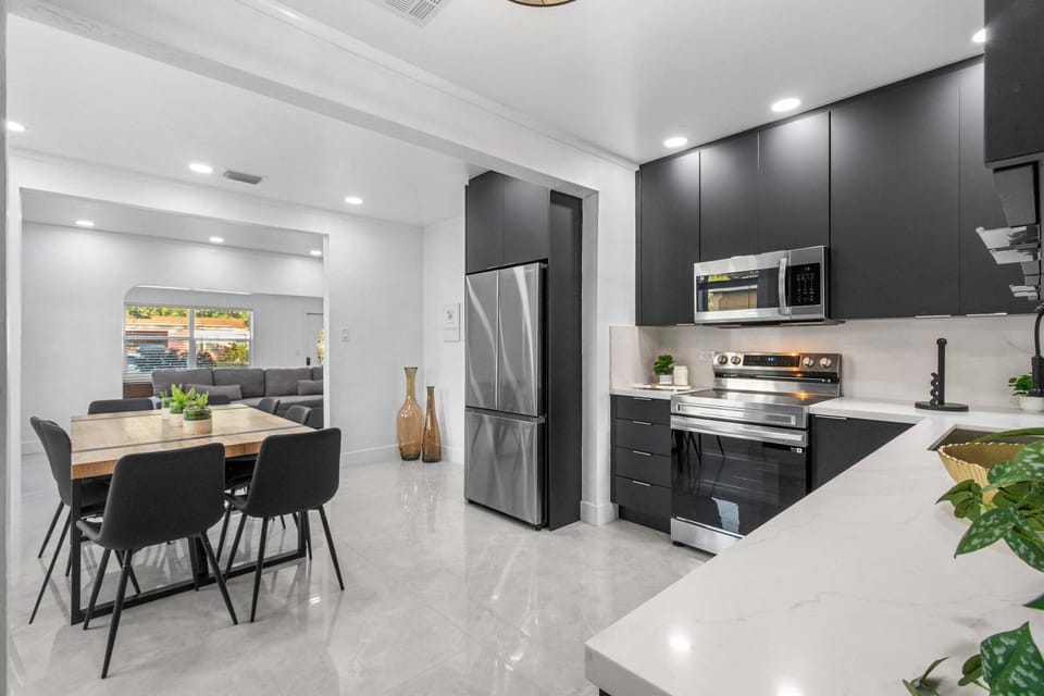 Stylish Delray 3BR with Pool Hammocks & Games House in Delray Beach