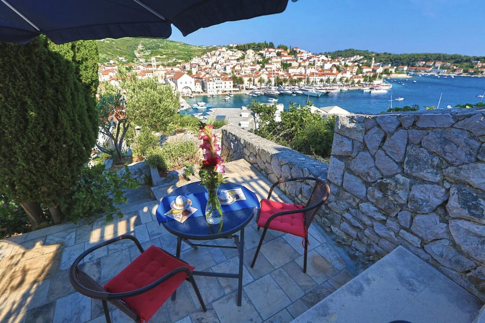 Property building, Balcony/Terrace, Sea view