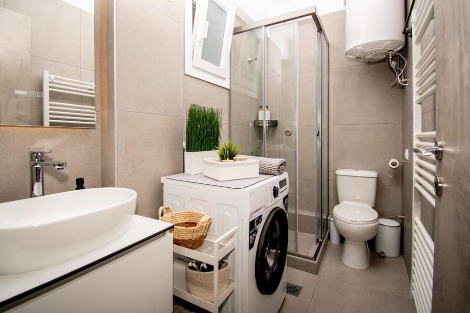 Bathroom, washing machine