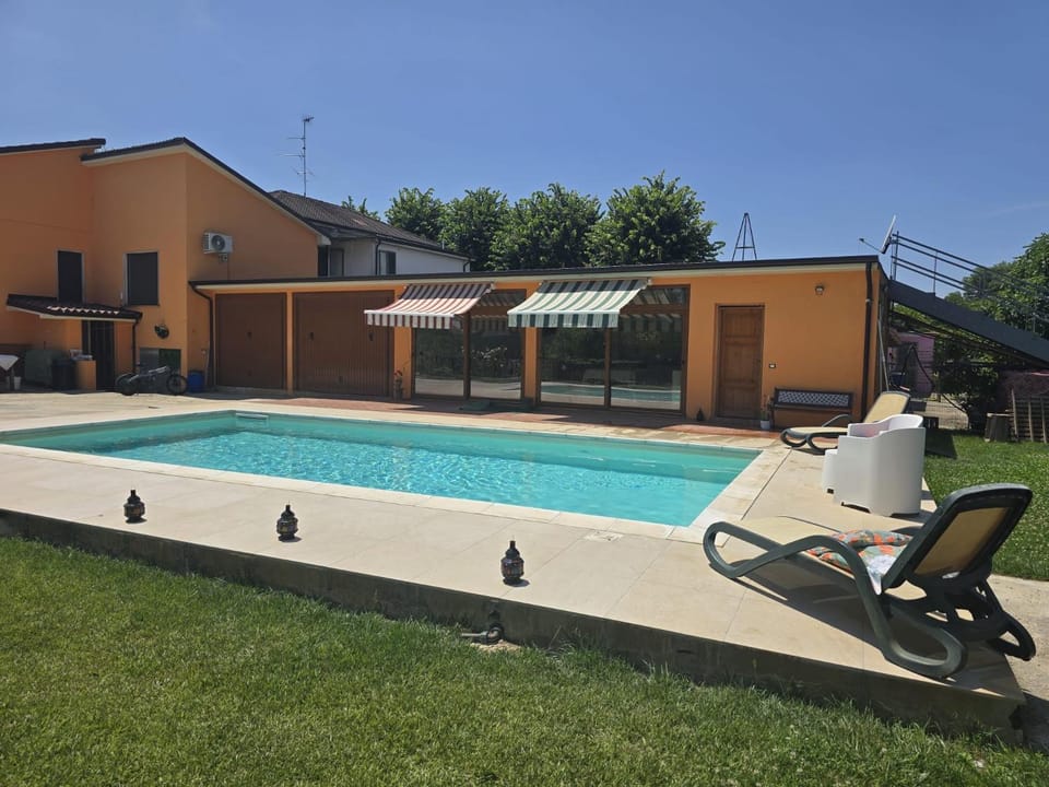 Pool view, Swimming pool, sunbed