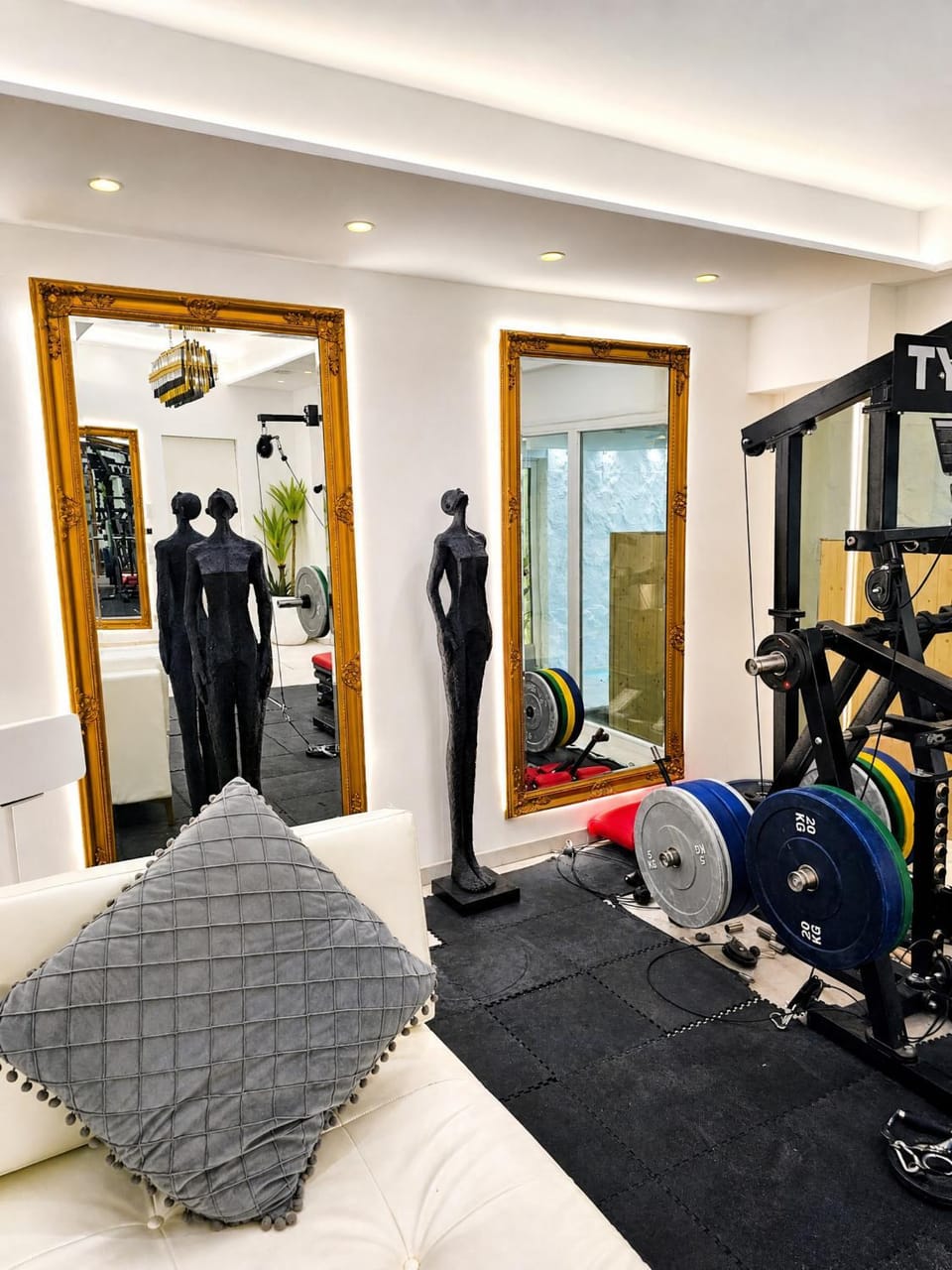 Lovely central apartment - Pool Gym Sauna extra buchbar Apartment in Munich