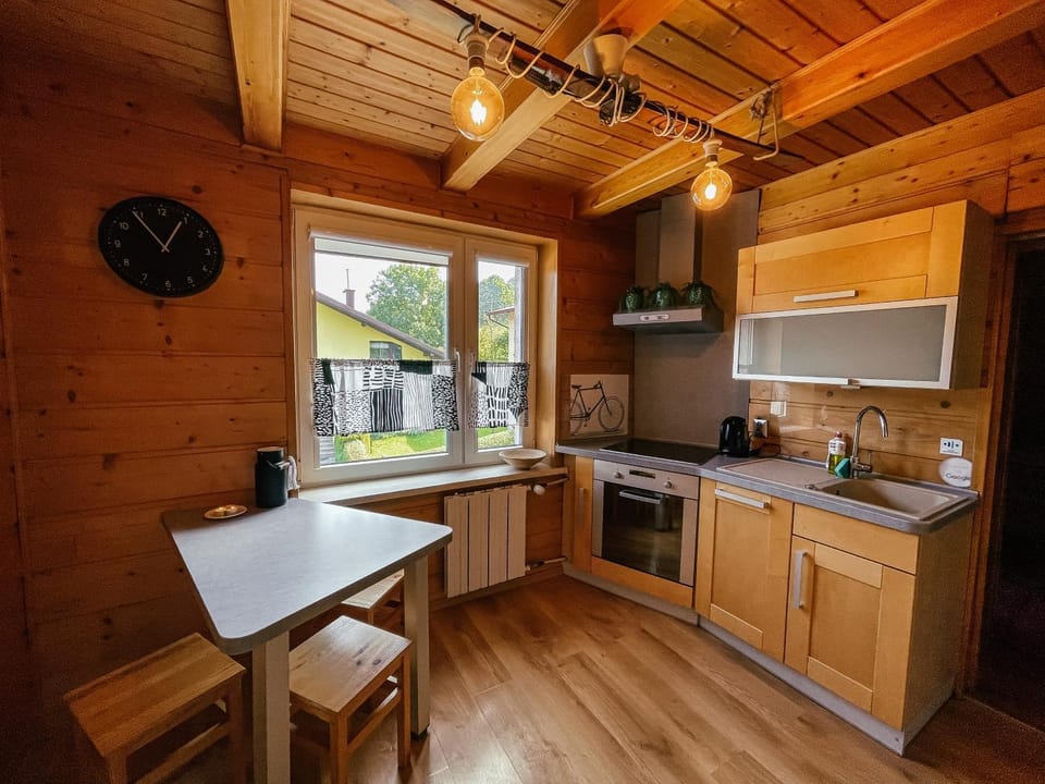 Kitchen or kitchenette, Dining area, dishwasher, minibar, pet friendly, stove, kitchen