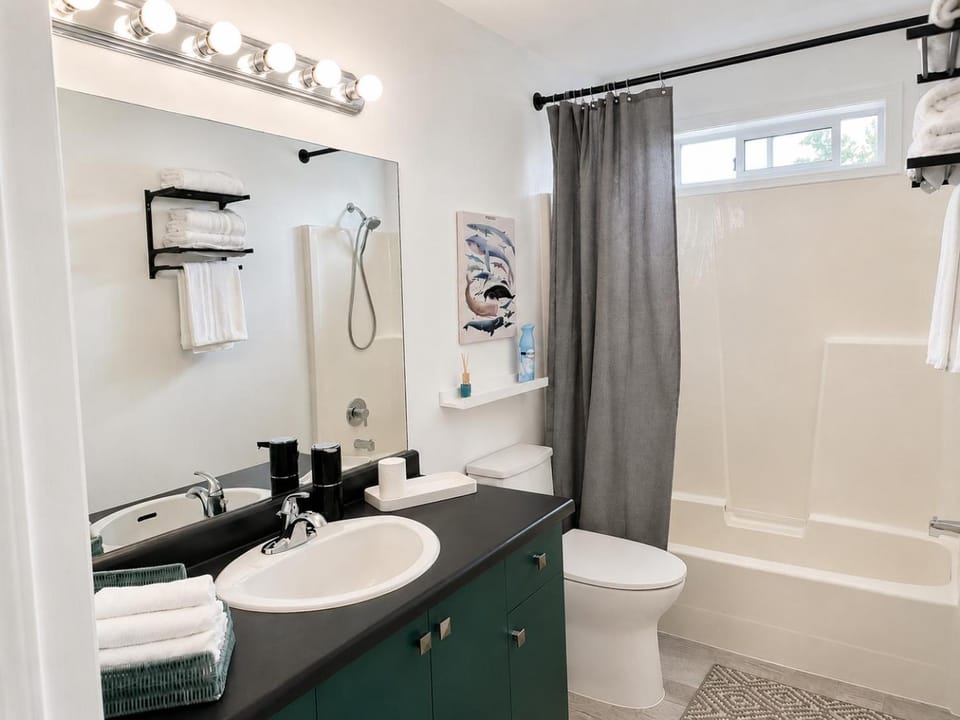 Convenient Private Victoria Stay Bed and Breakfast in Victoria