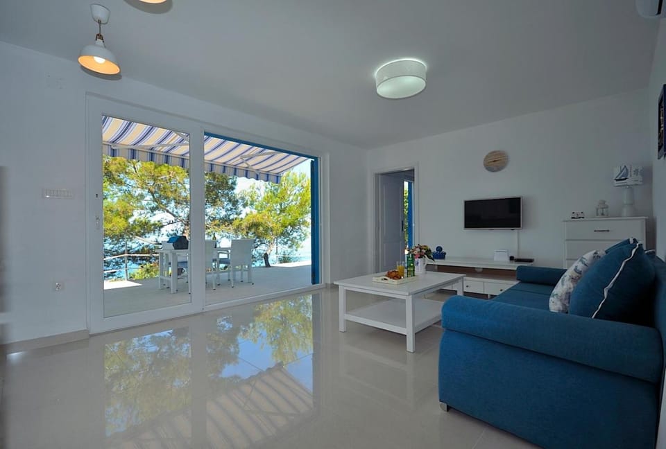 TV and multimedia, Living room, Seating area, Dining area, Beach