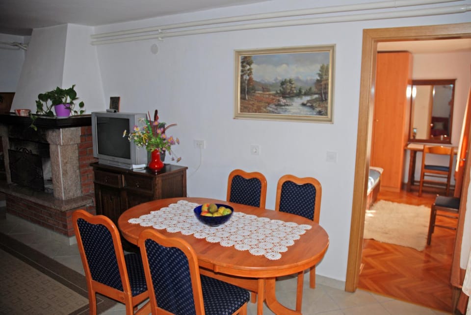 Communal lounge/ TV room, Dining area