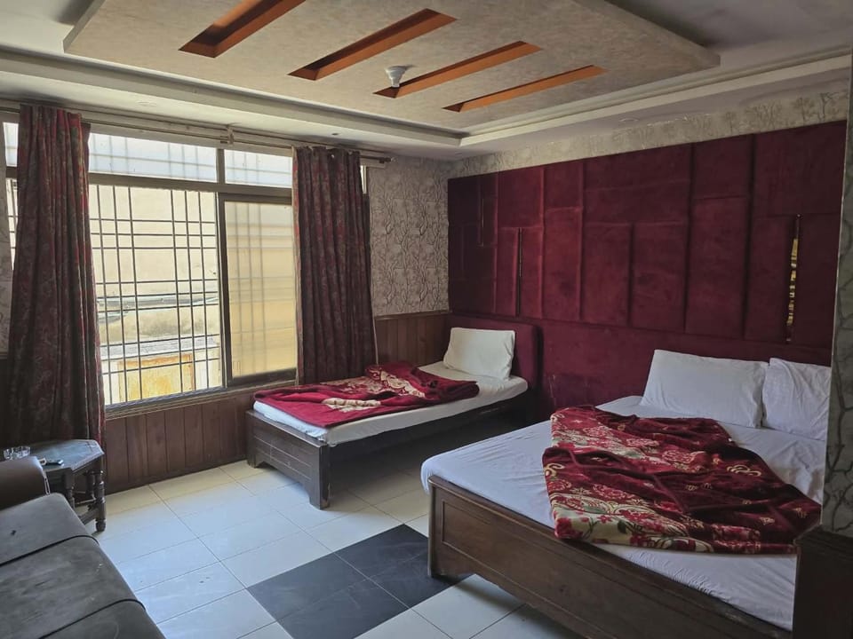Bed, Living room, Photo of the whole room, Seating area, Bedroom