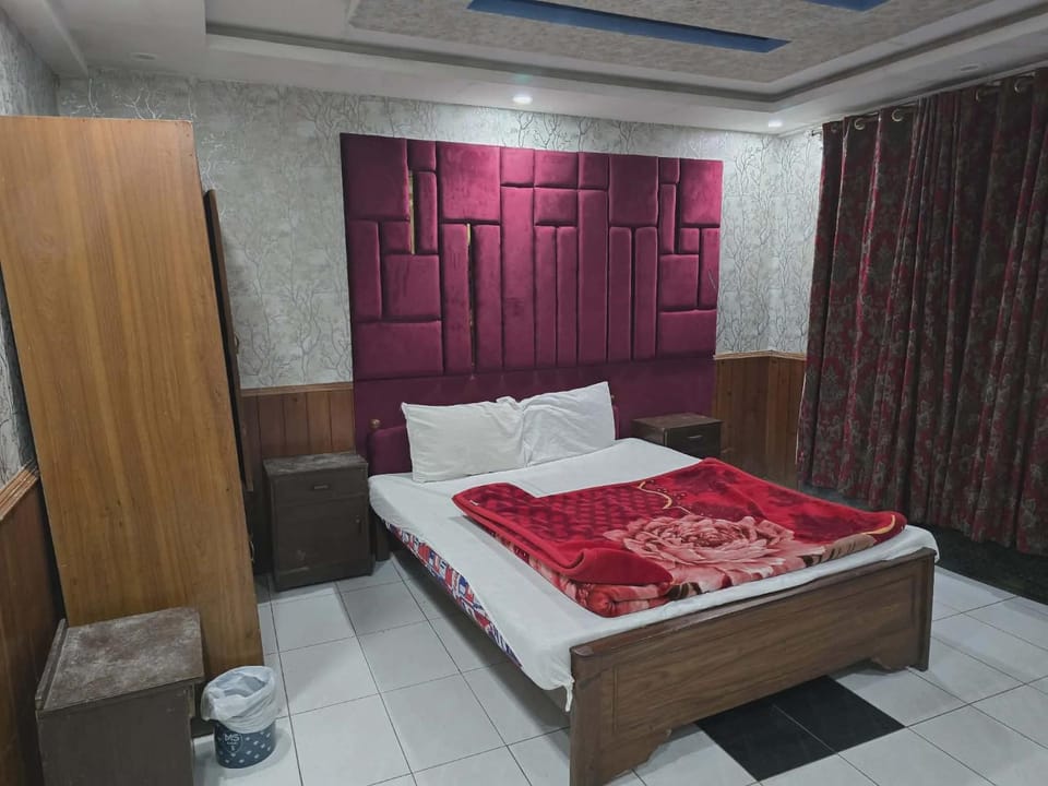 Mughal Azam Hotel Mall Road Murree Hotel in Punjab