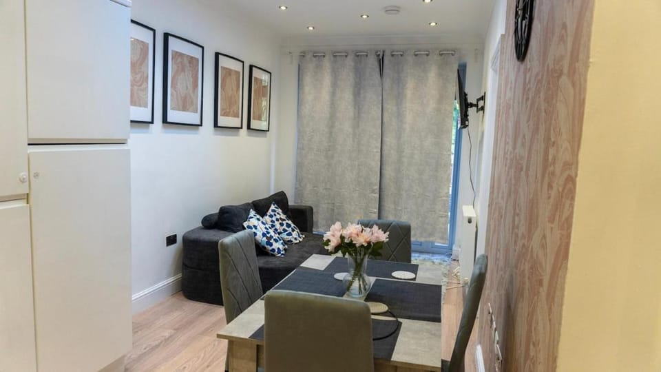 spacious 3 bed in west london Apartment in London Borough of Ealing