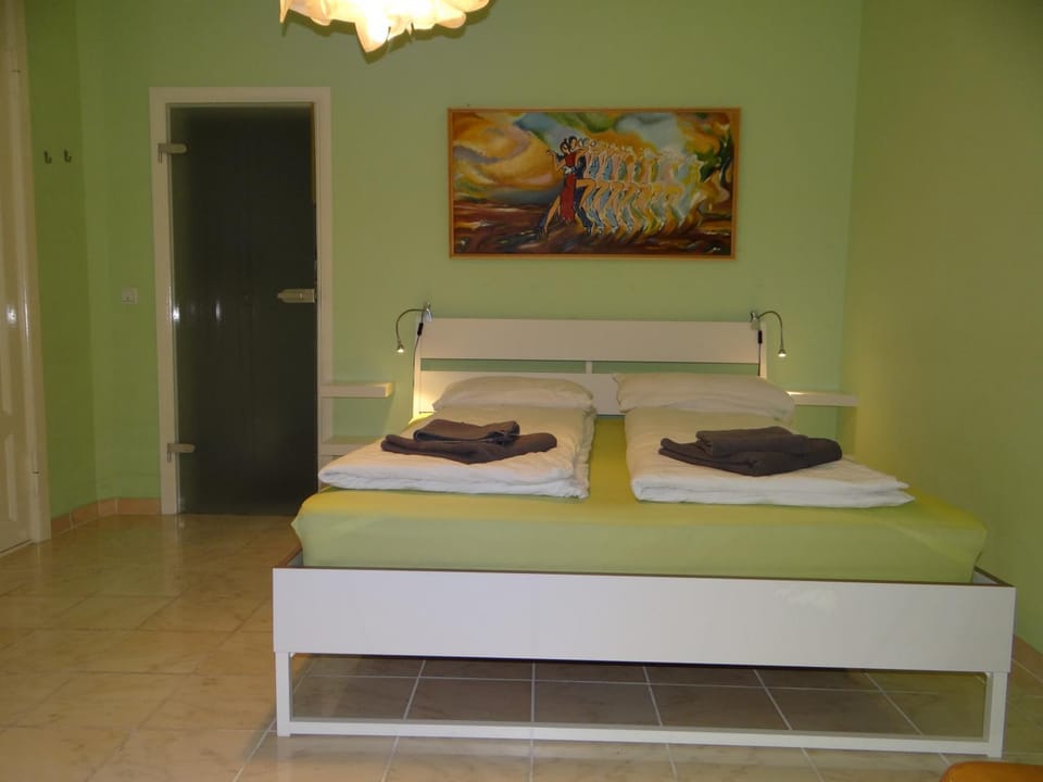 Bed, Photo of the whole room, Bedroom, towels
