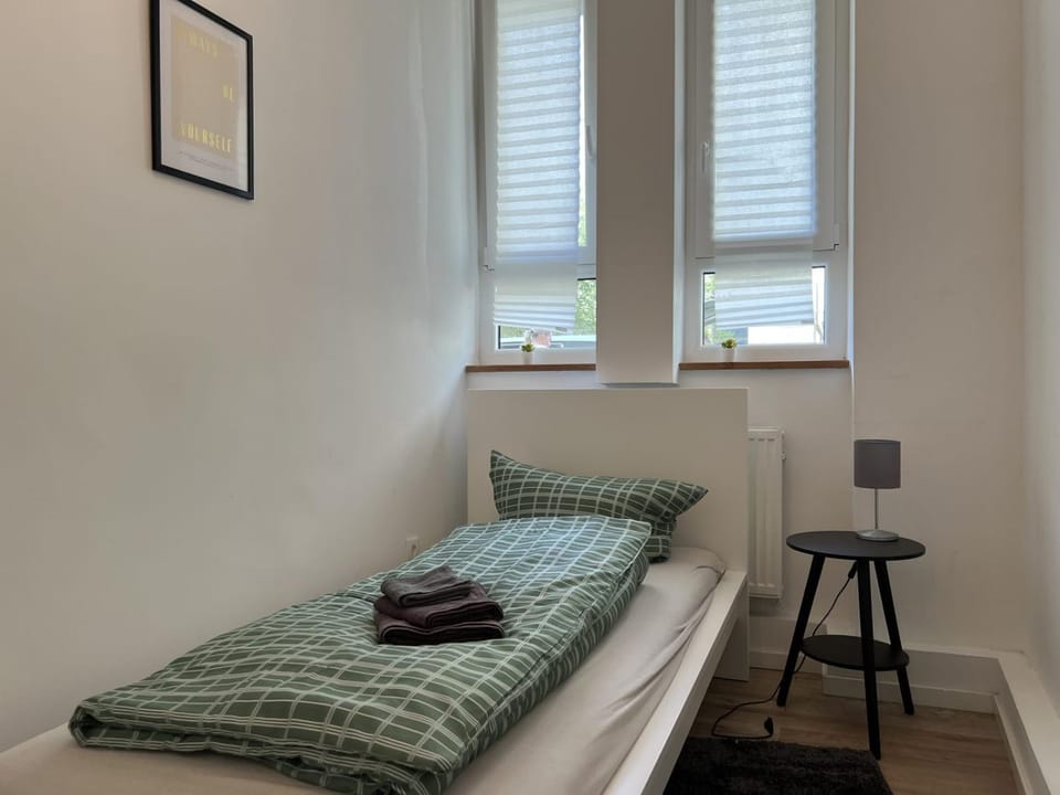 Monteur- & Ferienwohnung Körnerstraße I 4 Schlafzimmer, Wohnküche & WLAN Apartment in Bremerhaven