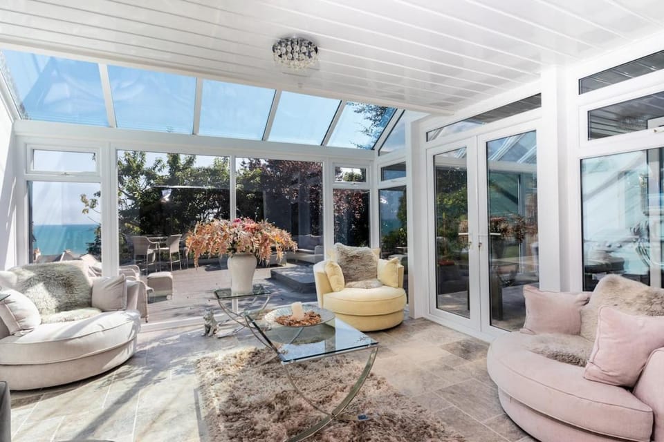 Panoramic Sea View Retreat with Hot Tub Villa in Folkestone