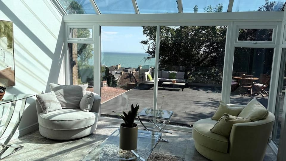 Panoramic Sea View Retreat with Hot Tub Villa in Folkestone