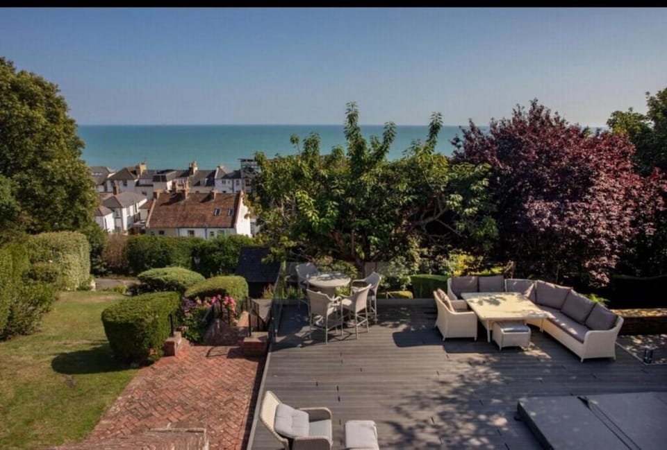 Panoramic Sea View Retreat with Hot Tub Villa in Folkestone