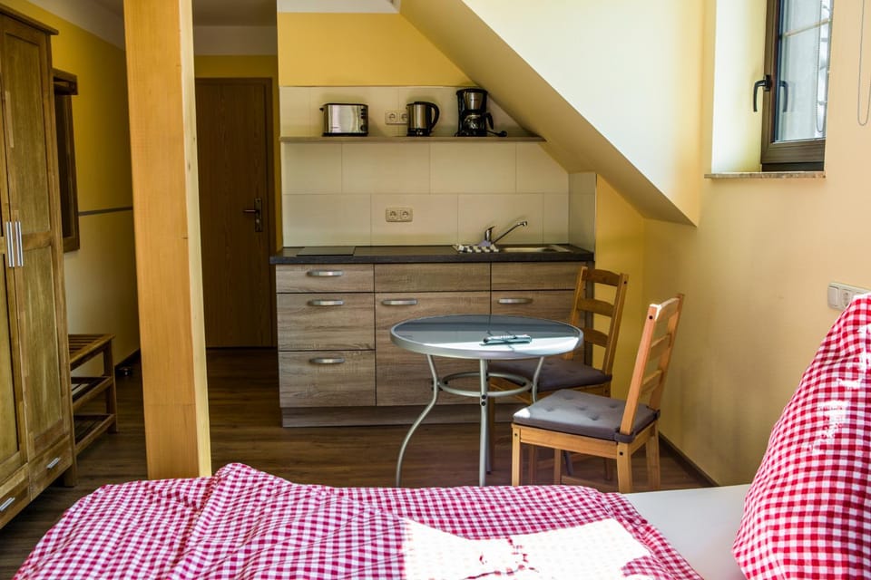 Kitchen or kitchenette, Decorative detail, Dining area