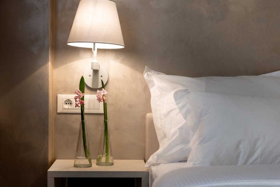 Bed, Photo of the whole room, Decorative detail, Bedroom