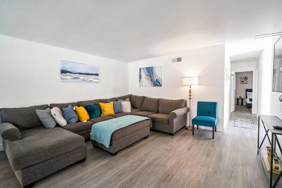 Living room, Photo of the whole room, Seating area