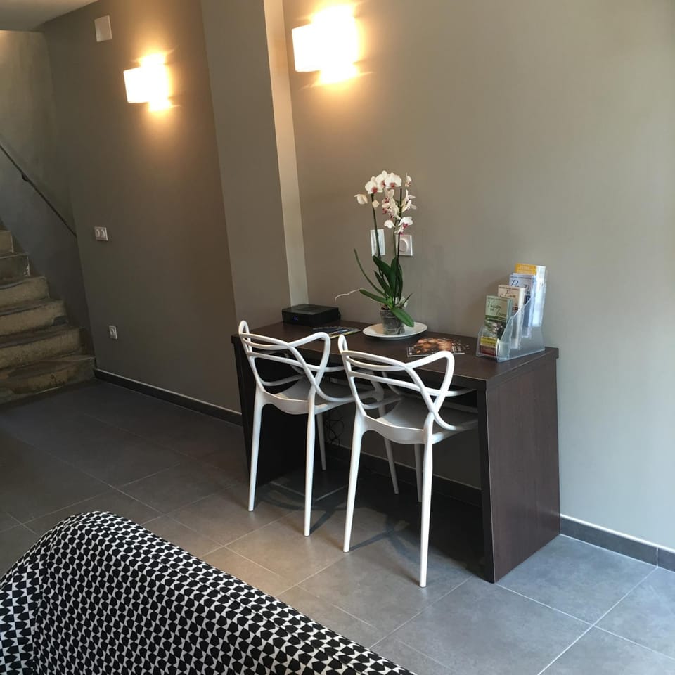 Lobby or reception, Decorative detail