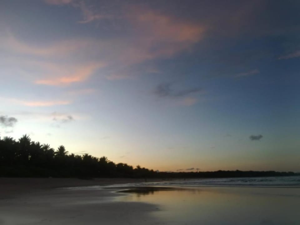 F&F Beachside Kubo Hub - Cozy Modern Kubo near Beach Surf Hub & Tourism Hub Farm Stay in Bicol