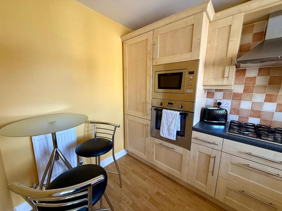 Dining area, dishwasher, oven, stove, toaster